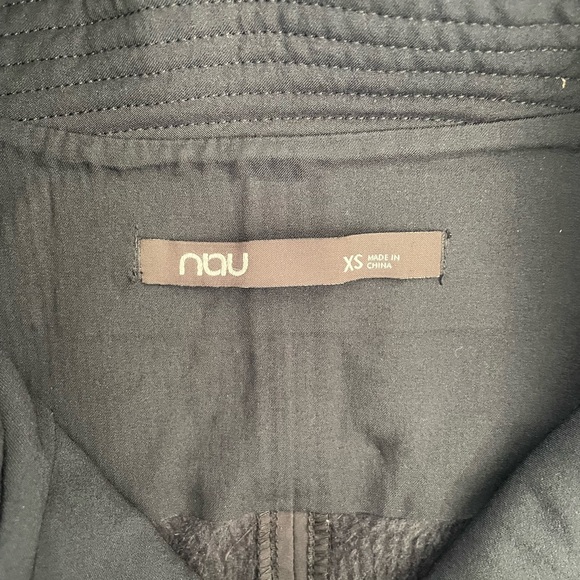 Nau Asymmetrical Trench - Picture 10 of 12